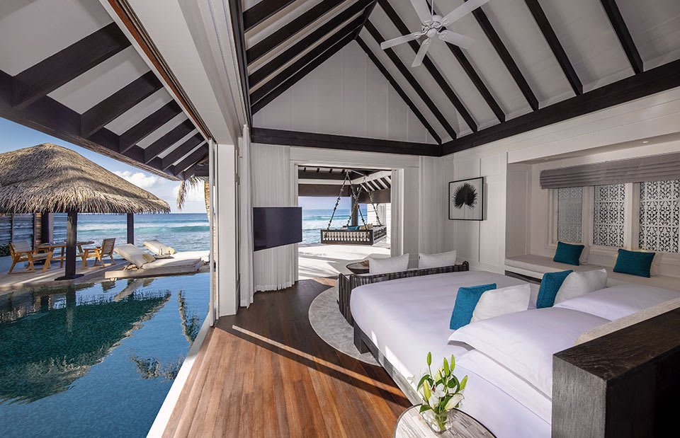 naladhu_private_island_maldives_ocean_house_bedroom_ocean_view_960x619px.jpg