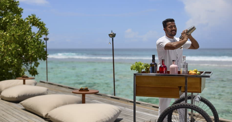 Dhini Bar at Anantara Veli Maldives Resort