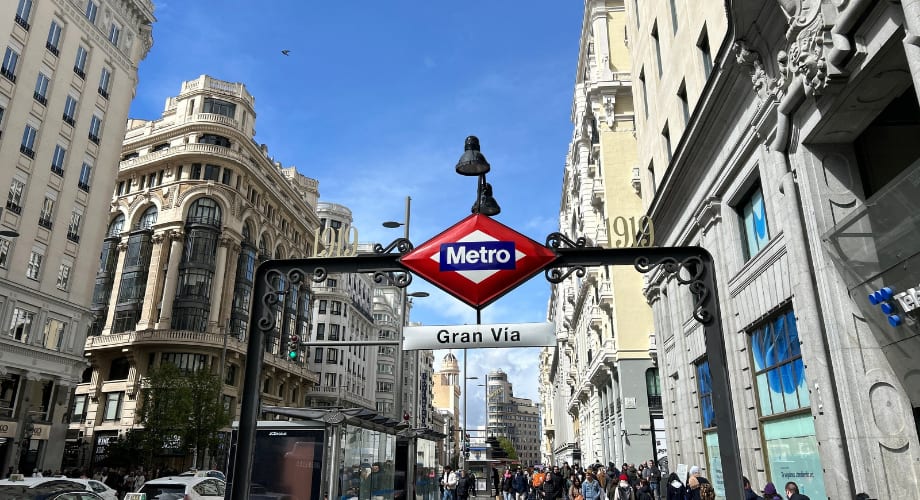 Full Gran Vía experience of shopping and entertainment