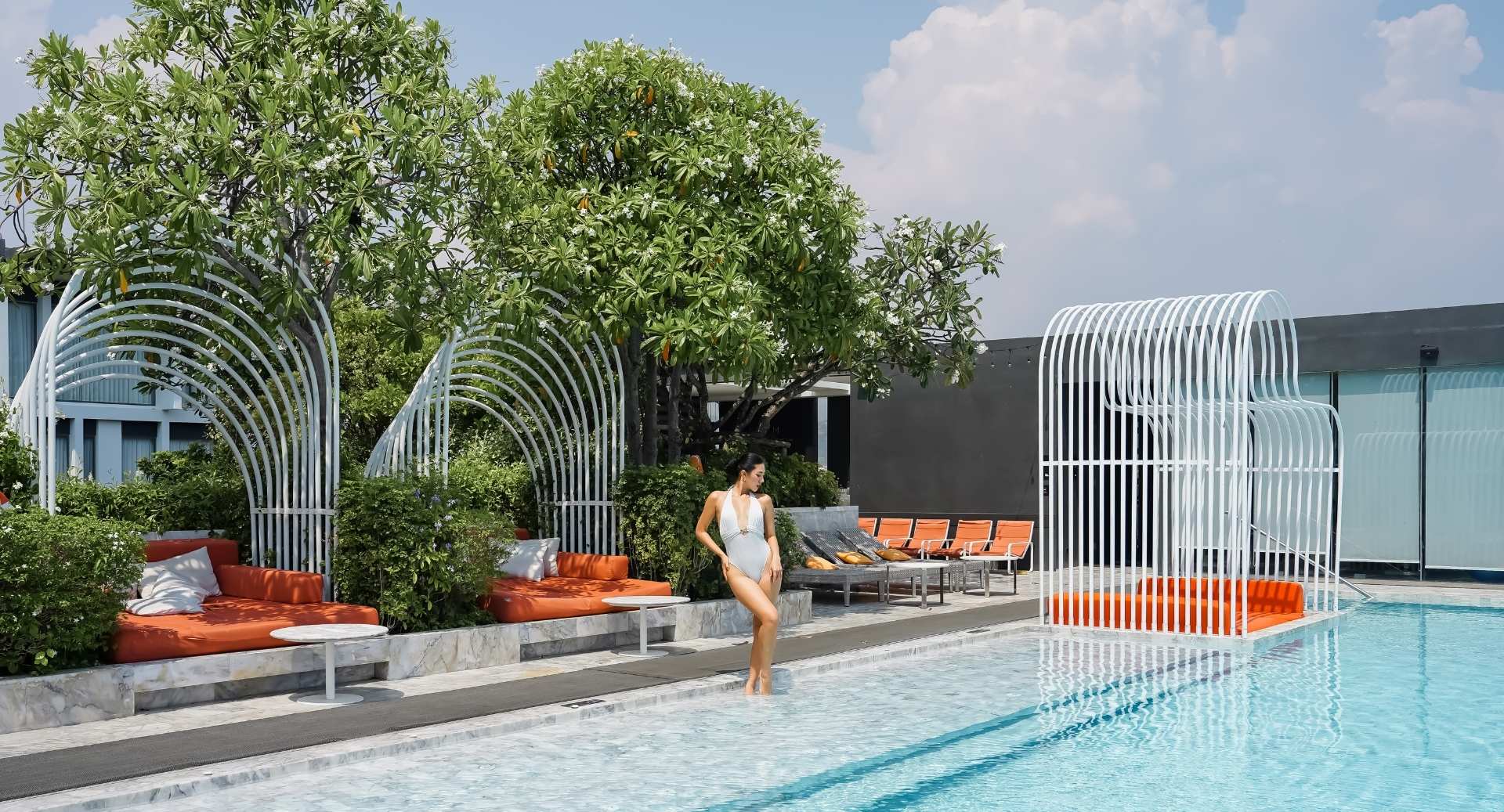 ROOFTOP POOL