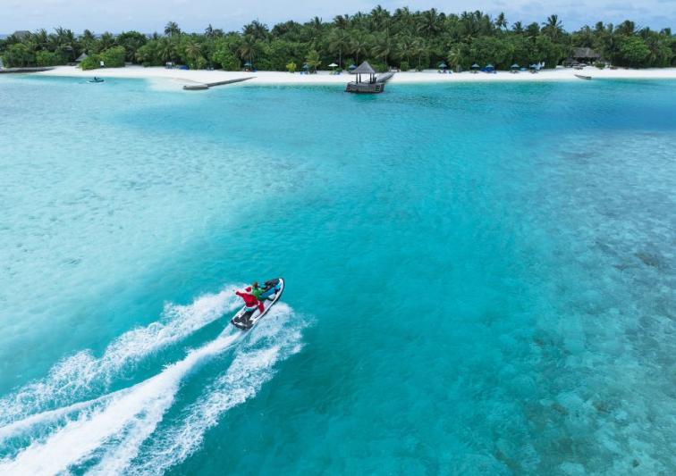 Celebrating Christmas and New Year in the Maldives at Naladhu Private Island Maldives