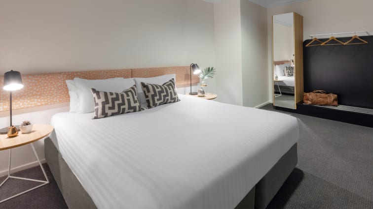 Oaks Perth Hotel Deluxe Studio Room Image