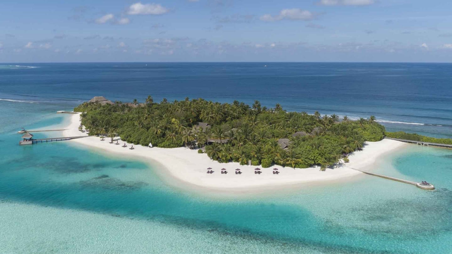 https://assets.minorhotels.com/image/upload/q_auto,f_auto/media/minor/anantara/images/naladhu-private-island-maldives/the-resort/mnld_topbanner_1920x1080.jpg
