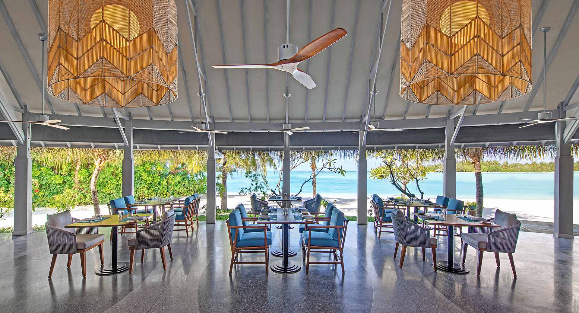 Anantara Dhigu Maldives Fushi Cafe Outdoor Sitting