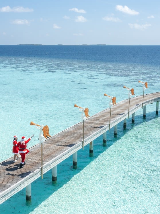 Santa's Arrival at Anantara Kihavah Maldives VIllas for the Festive Season