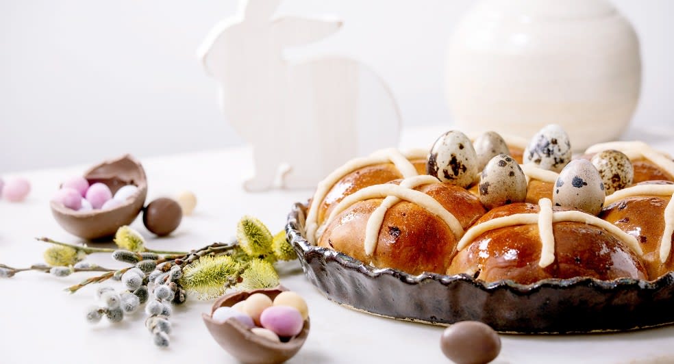 Baking Hot Cross Buns at Niyama Private Islands Maldives - Easter 2023