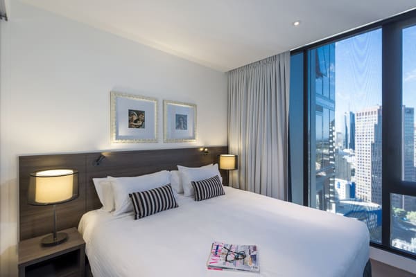 Hotels Southbank with comfortable double bed clean sheets and pillows in air conditioned 2 Bedroom Apartment in Melbourne city with large windows